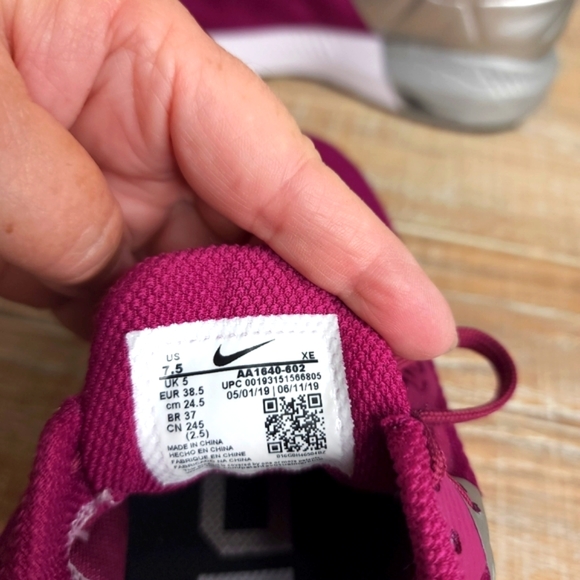 Nike Zoom Stucture 22. Woman’s size 7 1/2. Magenta - Picture 8 of 12